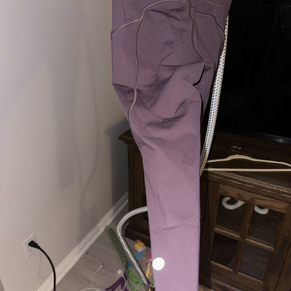 Lululemon Fast & Free Luxtreme 7/8 Leggings, size 6 - Picture 5 of 5